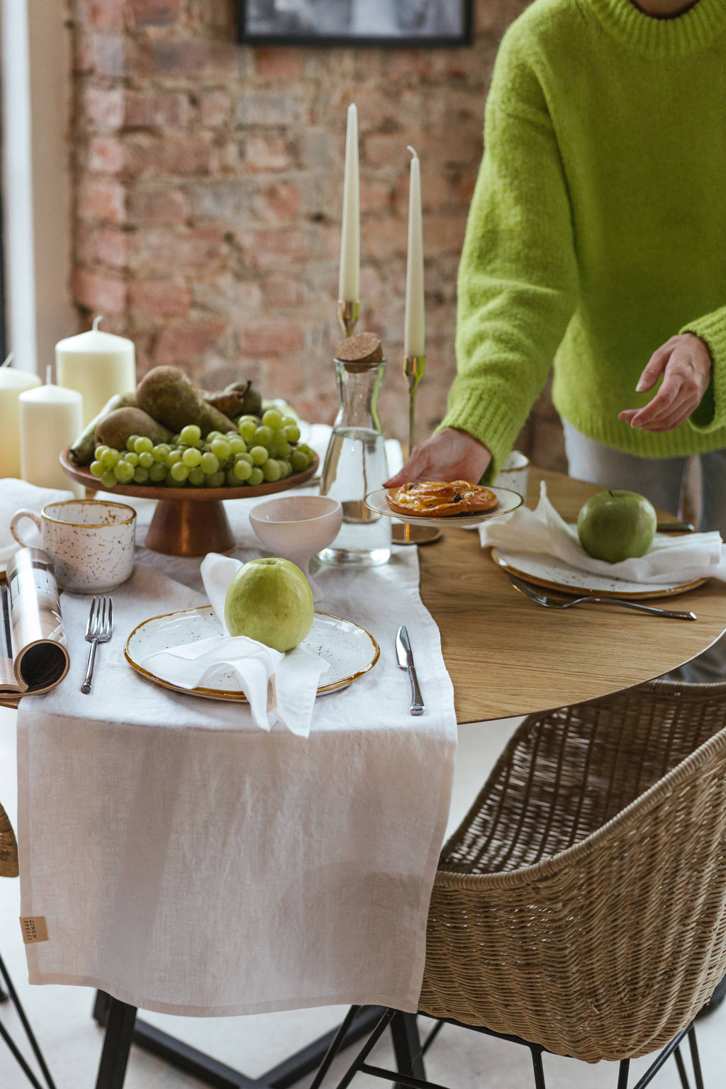 White Linen Table Runner: 16x79" / 40x200 cm
