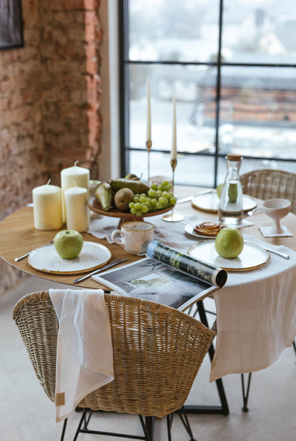White Linen Table Runner: 16x79" / 40x200 cm